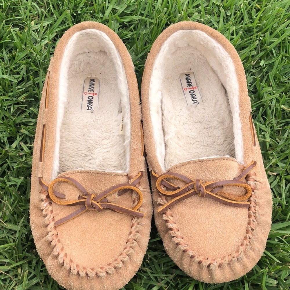 Minnetonka moccasins size 4